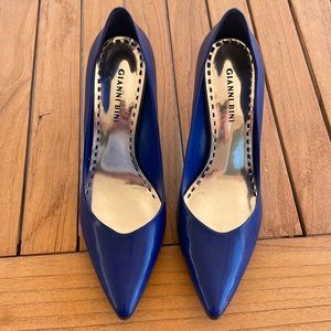 Gianni Bini blue closed toe heels, size 8